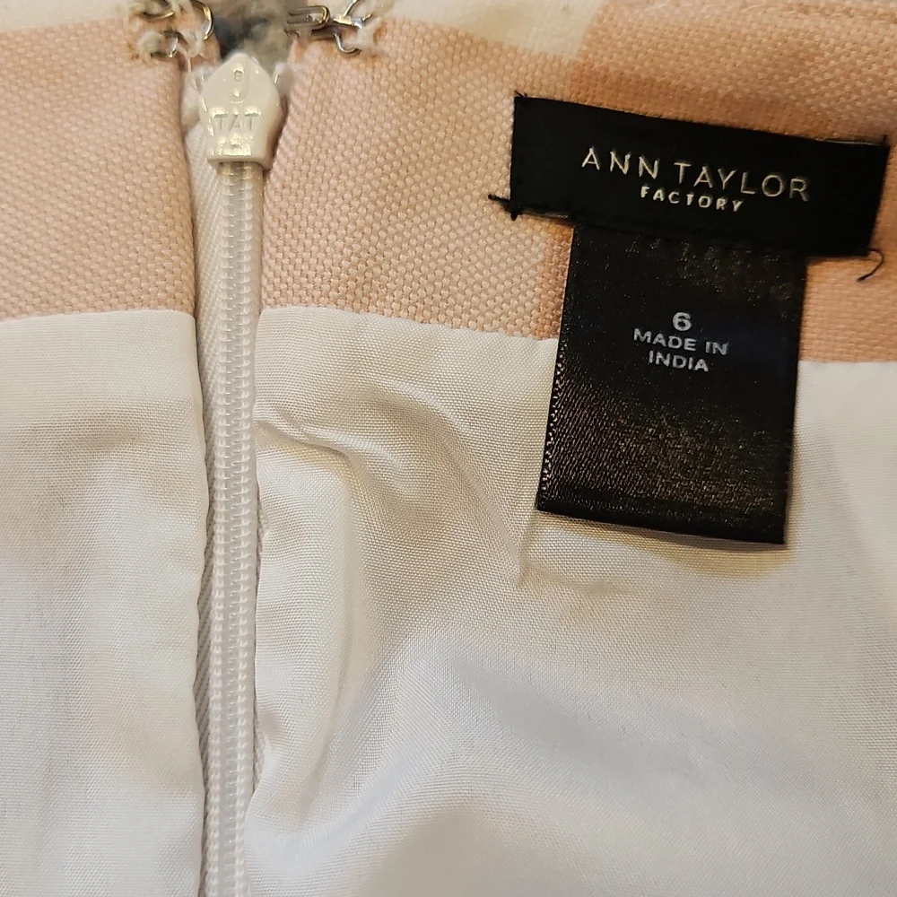 👗Ann Taylor Plaid Pencil Skirt - Pink and Cream